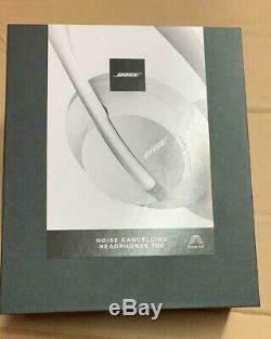 Bose 700 Noise Cancelling OverEar Wireless Bluetooth Headphone Mic/Remote Silver