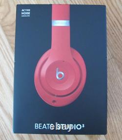 Casque audio sans fil Bluetooth over-ear Beats Studio3 avec réduction de bruit en rouge