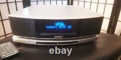 Système musical Bose Wave SoundTouch IV avec socle Bluetooth, télécommande et finition platine argentée